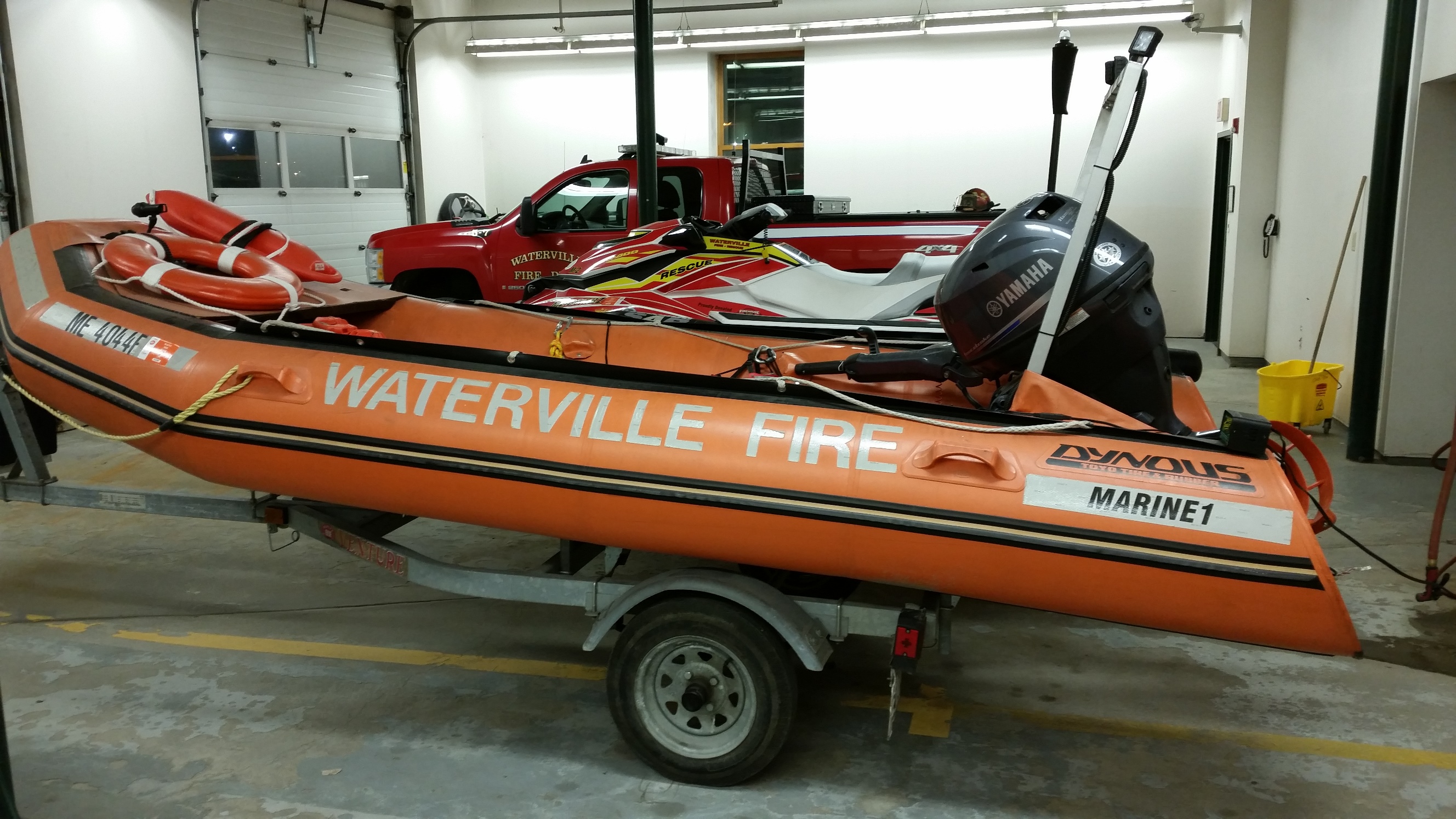 Picture of the right side Rescue Boat