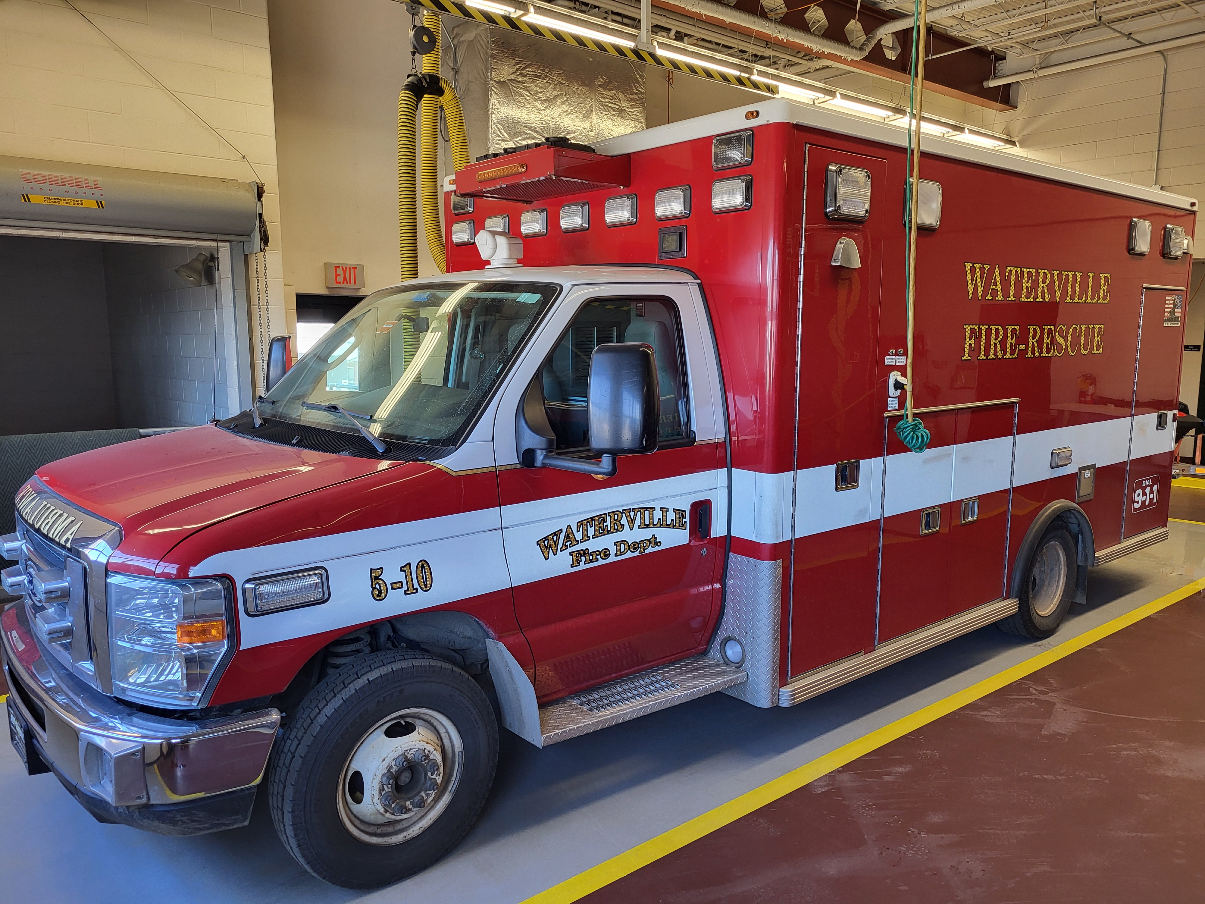 Picture of ambulance 510 from Passenger side
